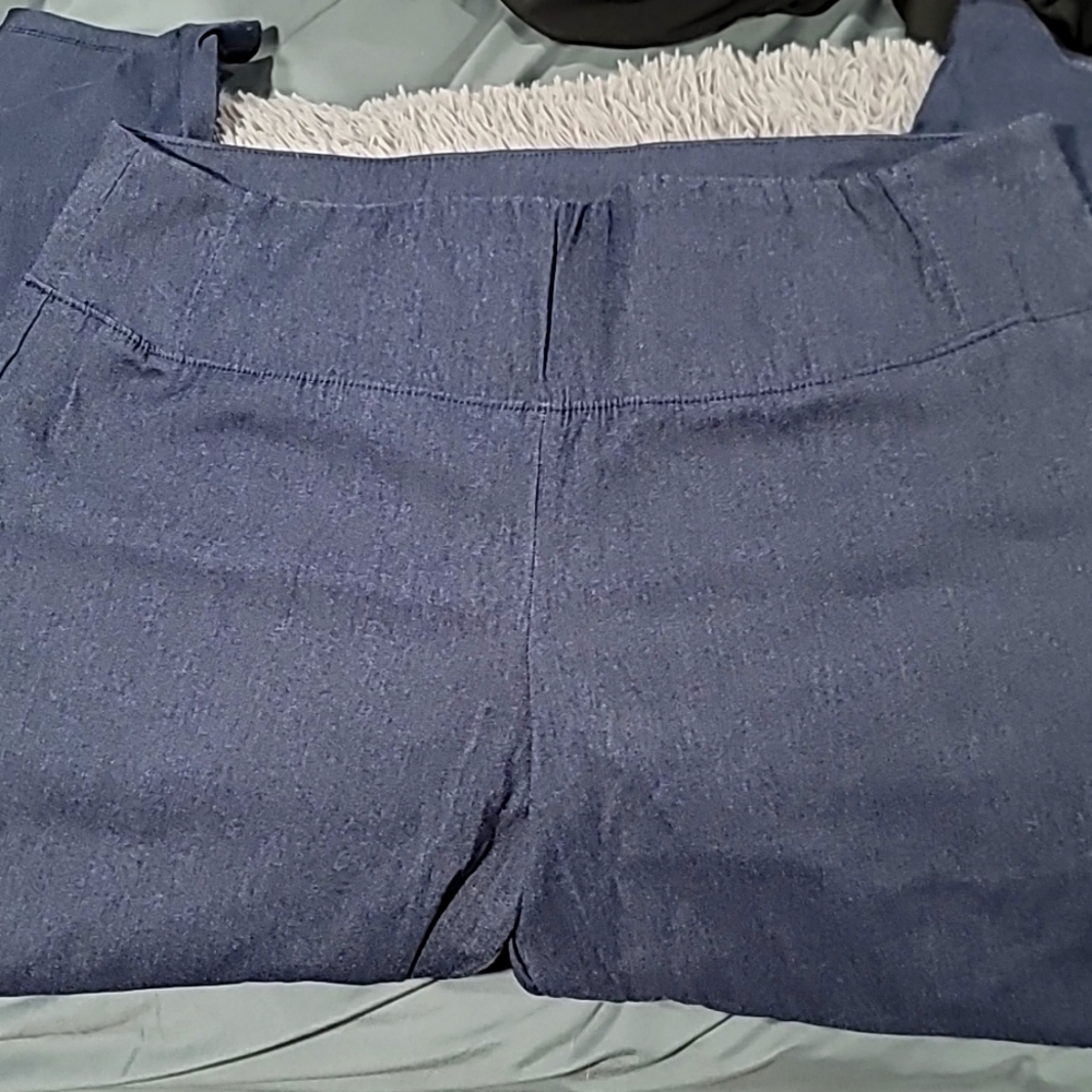 Women's 18 Pull on Skinny